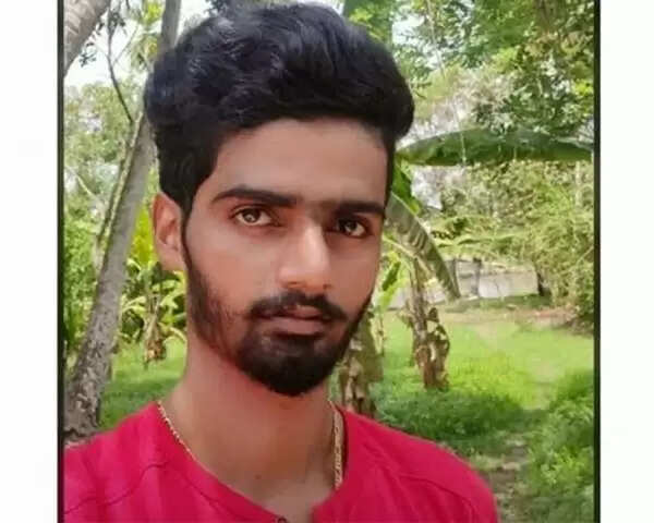ജൂണ് മൂന്നിന് കാണാതായ ബാര് ജീവനക്കാരന്റെ മൃതദേഹാവശിഷ്ടങ്ങള് കണ്ടെത്തി; 23കാരന്റെ മരണത്തില് ദുരൂഹത