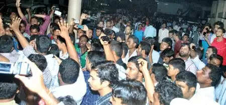 തട്ടിക്കൊണ്ടുപോയി പീഡിപ്പിക്കാന് ശ്രമിച്ച ഭര്തൃമതി അത്ഭുതകരമായി രക്ഷപ്പെട്ടു