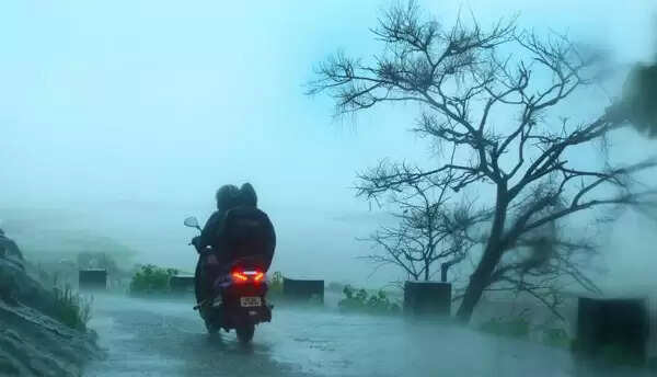 അഞ്ച് ദിവസം സംസ്ഥാനത്ത് ശക്തമായ മഴയ്ക്ക് സാധ്യത; വിവിധ ജില്ലകളില് യെല്ലോ അലര്ട്ട്; മുന്നറിയിപ്പുമായി കാലാവസ്ഥാ നിരീക്ഷണ കേന്ദ്രം