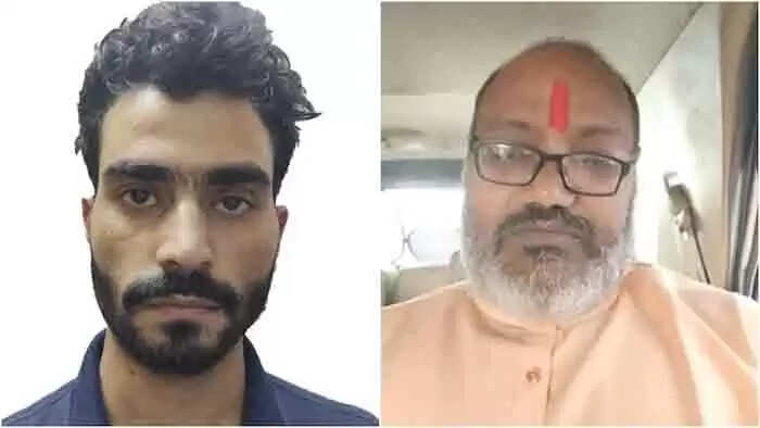 ബാഗില് കാവി നിറത്തിലുള്ള കുര്ത്ത, വെളുത്ത പൈജാമ, മറ്റു പൂജാസാധനങ്ങള്, തോക്കും വെടിയുണ്ടകളും; പൂജാരിയെ വധിക്കാന് വേഷം മാറിയെത്തിയ പാക് ഭീകരന് പിടിയില്