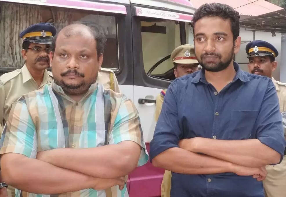 മകളുടെ നഗ്ന വീഡിയോ ഉണ്ടെന്ന് ബ്ലാക്മെയ്ല് ചെയ്ത് വ്യവസായിയില് നിന്നും പണം തട്ടാന് ശ്രമിച്ച കൊലക്കേസ് പ്രതികള് അറസ്റ്റില്
