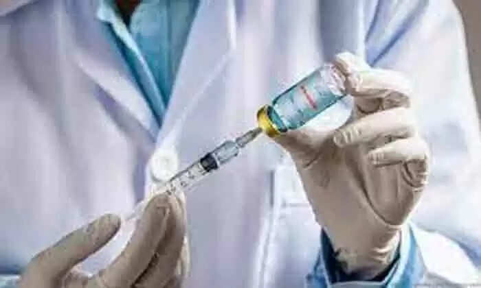 Covid- 19 | ശ്രദ്ധിക്കുക: 60 വയസ്സുകഴിഞ്ഞവരും അനുബന്ധരോഗങ്ങള് ഉള്ളവരും കോവിഡ് മുന്നണി പ്രവര്ത്തകരും അടിയന്തരമായി കരുതല് ഡോസ് വാക്സിന് എടുക്കണമെന്ന് നിര്ദേശം