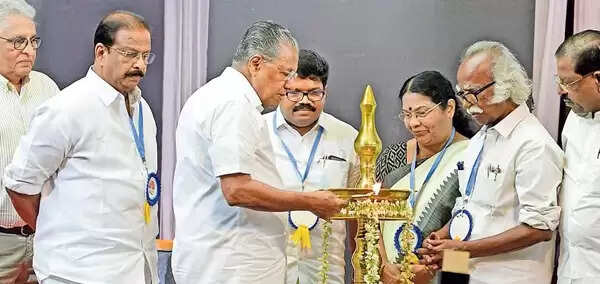 മലയാള മനോരമ നവോത്ഥാനത്തിന് കരുത്ത് പകര്ന്നു; മുഖ്യമന്ത്രി