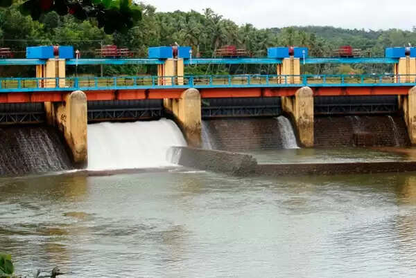 അരുവിക്കര ഡാമിന്റെ ഷട്ടറുകള് തുറന്നു; ജാഗ്രതാ നിര്ദേശം