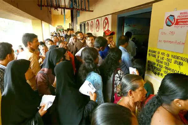 കേരളം റെക്കോര്ഡ് പോളിംഗിലേക്ക്; 26 ശതമാനം പിന്നിട്ടു; വോട്ടിംഗ് മെഷീനുകളിലെ തകരാറുകളിലും തളരാതെ പോളിംഗ് ശതമാനം കുതിക്കുന്നു