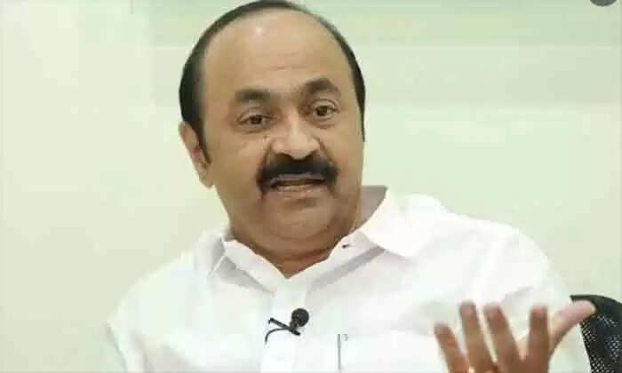 VD Satheesan | നിയമസഭയിലേത് സ്പീകറെ പരിഹാസ്യനാക്കാനുള്ള കുടുംബ അജന്ഡയെന്ന് വി ഡി സതീശന്; പ്രതിപക്ഷത്തിന്റെ നട്ടെല്ല് വാഴപ്പിണ്ടി എന്ന് പറയാന് മുഹമ്മദ് റിയാസിന് എന്താണ് അവകാശം, മാനേജ്മെന്റ് ക്വാടയില് മന്ത്രിയായ ആള്ക്ക് ആരാണ് അധികാരം നല്കിയതെന്നും ചോദ്യം