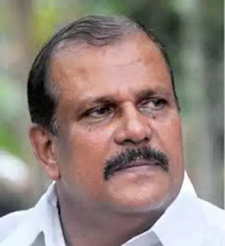 പിസി ജോര്ജിനെ യു ഡി എഫില് എടുക്കാനുള്ള ചെന്നിത്തലയുടെ നീക്കത്തിനെതിരെ ഗ്രൂപ്പു വ്യത്യാസമില്ലാതെ പ്രതിഷേധം പുകയുന്നു; എടുക്കാ ചരക്കുകളെ ഒപ്പം കൂട്ടി മുന്നണിയെ കൂടുതല് പ്രതിസന്ധിയിലാക്കാന് അനുവദിക്കില്ലെന്ന് മുന്നറിയിപ്പ്