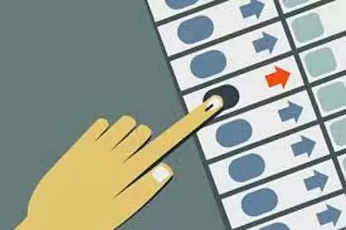 തദ്ദേശ തെരഞ്ഞെടുപ്പിന്റെ രണ്ടാം ഘട്ടത്തില് പോളിങ് 70 ശതമാനം പിന്നിട്ടു; ബൂത്തുകളില് വോട്ടര്മാരുടെ നീണ്ടനിര; പോളിങ് കൂടുന്നതിന്റെ ആവേശത്തില് മുന്നണികള്