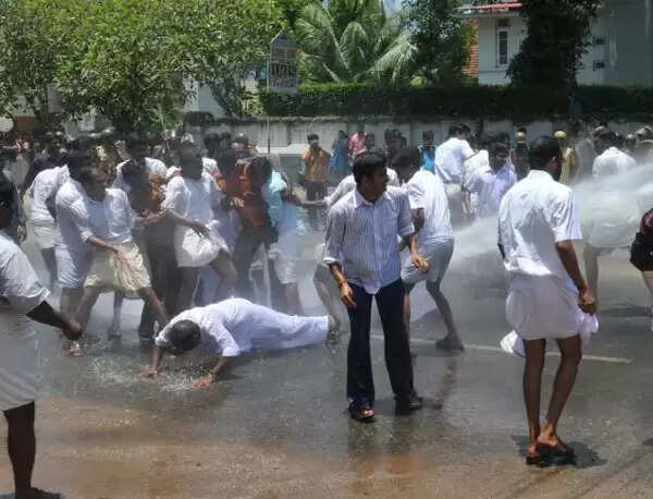 ശുഐബ് വധം: തലസ്ഥാനത്ത് തെരുവുയുദ്ധം