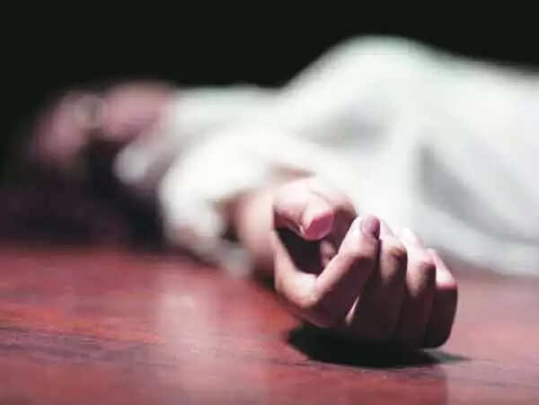 മാറ്റങ്ങള് വരുത്തിയ ചാര്ജര് ഉപയോഗിച്ച് മൊബൈല് ഫോണ് ചാര്ജ് ചെയ്തശേഷം പരിശോധിക്കുന്നതിനിടെ പൊട്ടിത്തെറി; ഗുരുതരമായി മുഖത്ത് പരിക്കേറ്റ 12കാരന് ദാരുണാന്ത്യം