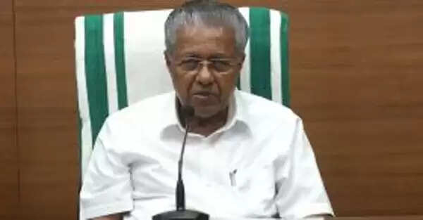 നിരുത്തരവാദത്തിന്റെ വലിയ പ്രശ്നമാണ് കാസര്കോട്, നിയന്ത്രണങ്ങള്ക്ക് ഒരു വിലയും കല്പ്പിക്കുന്നില്ല, ചിലര്ക്ക് ഇപ്പോഴും നേരം വെളുത്തിട്ടില്ല; നിരോധനാജ്ഞ ഉള്പ്പെടെയുള്ള നടപടികളിലേക്ക് പോകേണ്ടിവരുമെന്ന് മുഖ്യമന്ത്രി