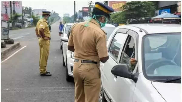 നിര്ദ്ദേശം ലംഘിച്ച് അതിര്ത്തി കടന്നെത്തിയ ഡോക്ടര്ക്കും ഭര്ത്താവിനുമെതിരെ കേസ്