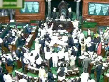 ലോക്സഭയില് കയ്യാങ്കളിയും കുരുമുളക് സ്പ്രേയും; മൂന്ന് എം.പിമാര് ആശുപത്രിയില്