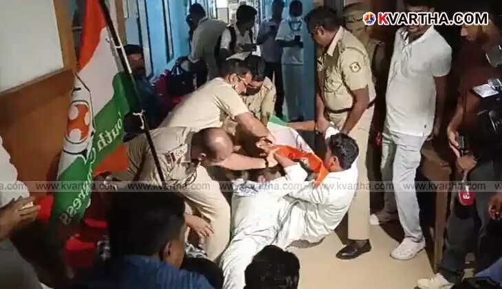 Youth Congress protest at Kannur District Hospital.