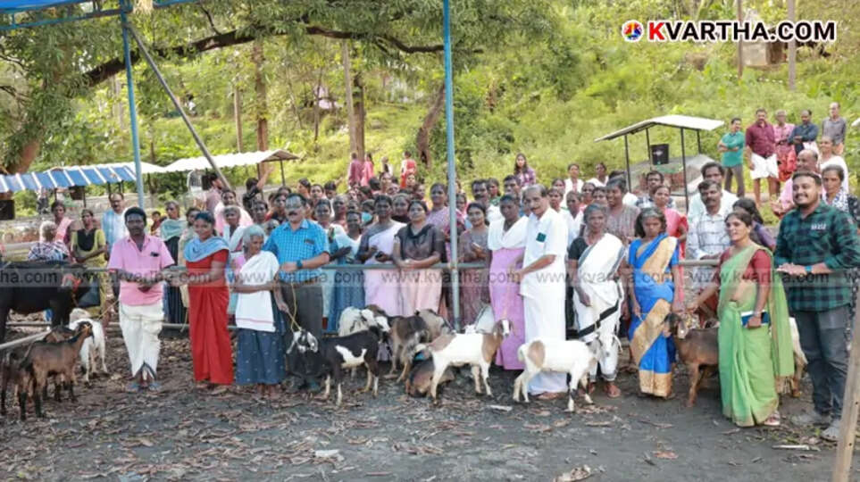 A group of people at the launch event of the Kudumbashree project in Aralam Farm.