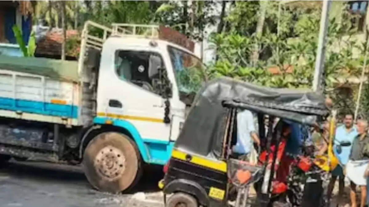 Accident scene at Pilathara, Kannur