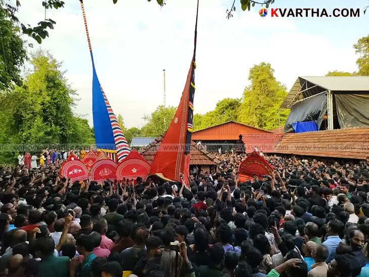  Thousands gathered for Thattu Parikkal ritual at Madayikavu Temple.