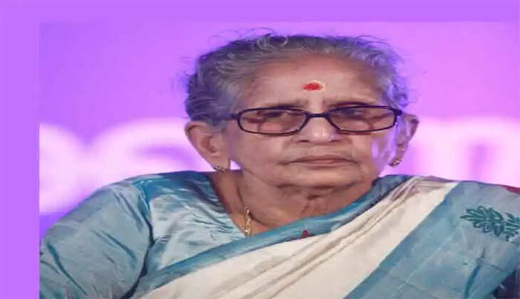 Writer M Leelavathi's house flooded in Kochi, several books destroyed,  Ernakulam, News, Heavy Rain, Flood, Books destroyed, Writer, Kerala