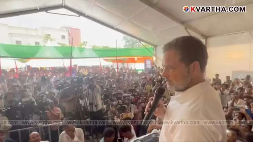  Rahul Gandhi addressing students at Ambedkar Hostel in Darbhanga, Bihar.