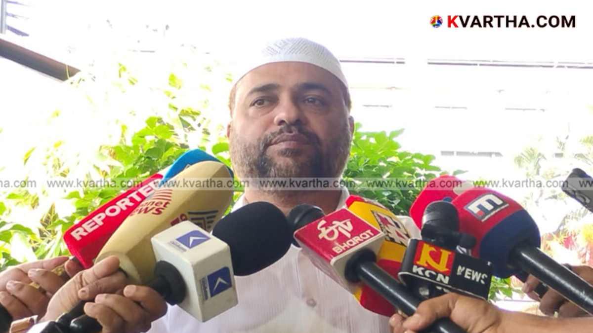 Samastha leader Sathar Panthalloor addressing the media.
