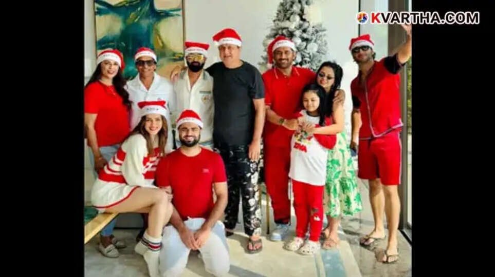  Kriti Sanon, Kabir Bahia, and MS Dhoni celebrating Christmas