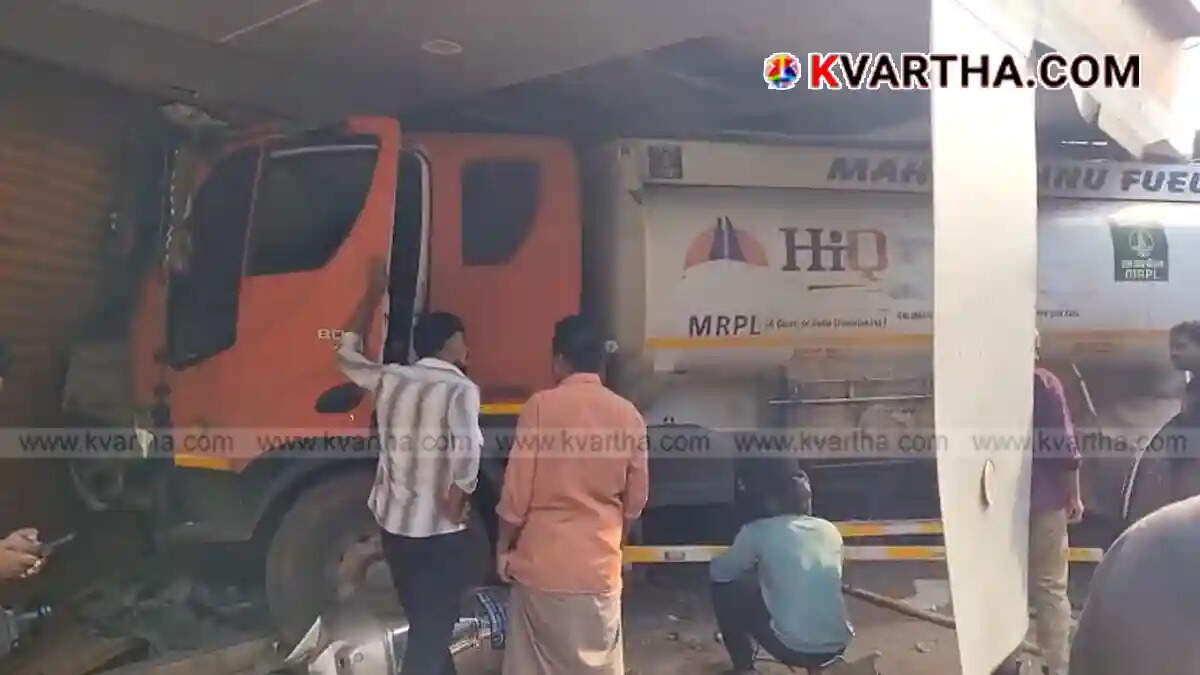  Image of a petrol tanker crashing into a shop in Kannur