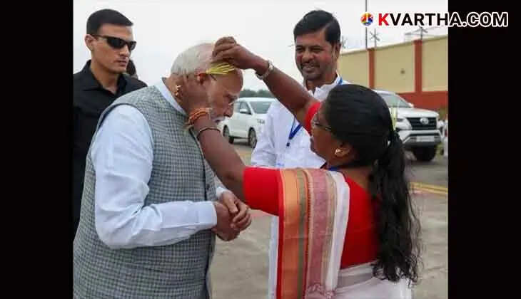  PM Modi welcomed with a traditional ‘Jahva’ during his visit to Jharkhand.