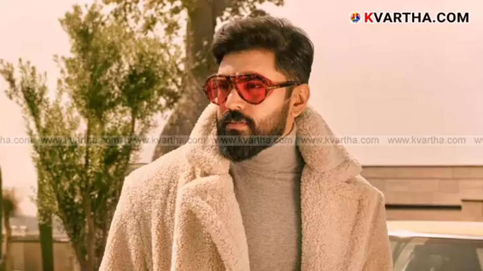 Actor Nivin Pauly speaking at an event in Kottarakkara.