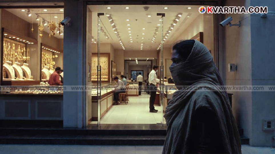  Jewellery store in Bihar with security notice on the door