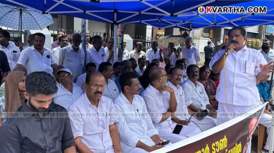 DCC President Adv. Martin George speaking at a protest outside Kannur Town Police Station.