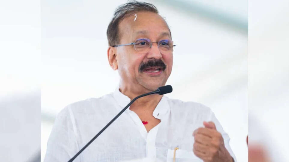 former maharashtra minister baba siddiqui shot dead