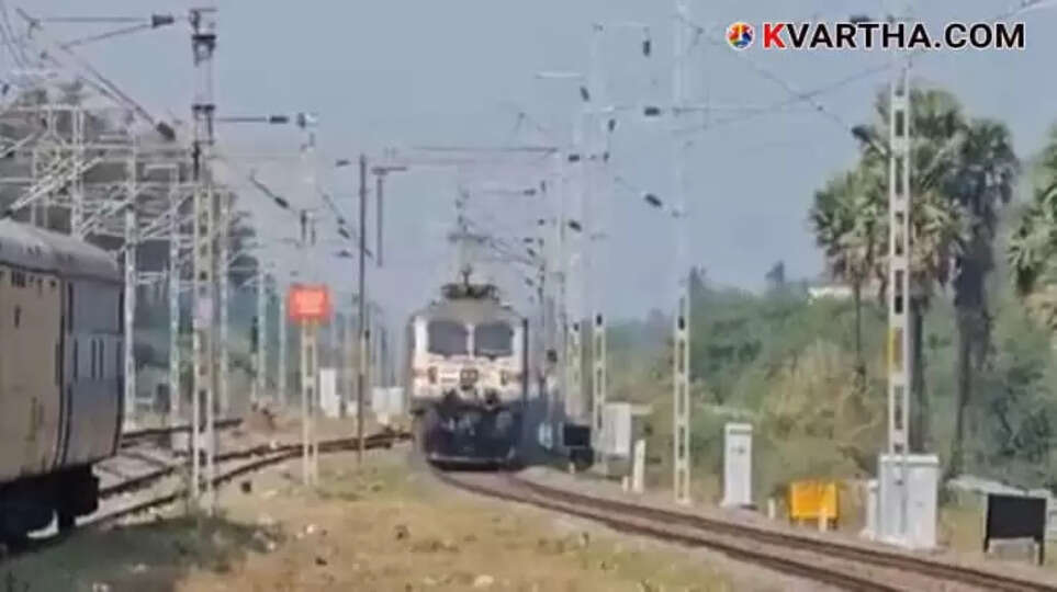 Image Representing Man and Student Found Dead After Being Hit by Train in Alappuzha