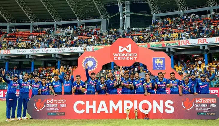 India Crumbles in Sri Lanka