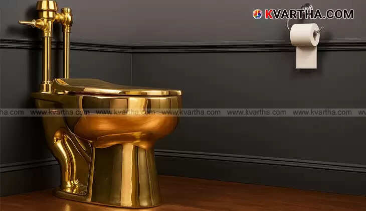 The 18-carat gold toilet "America" by Maurizio Cattelan.