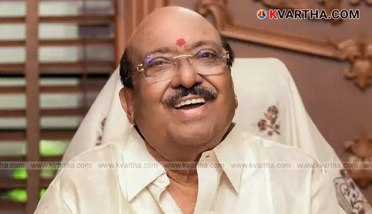 Vellappally Natesan addressing a public meeting