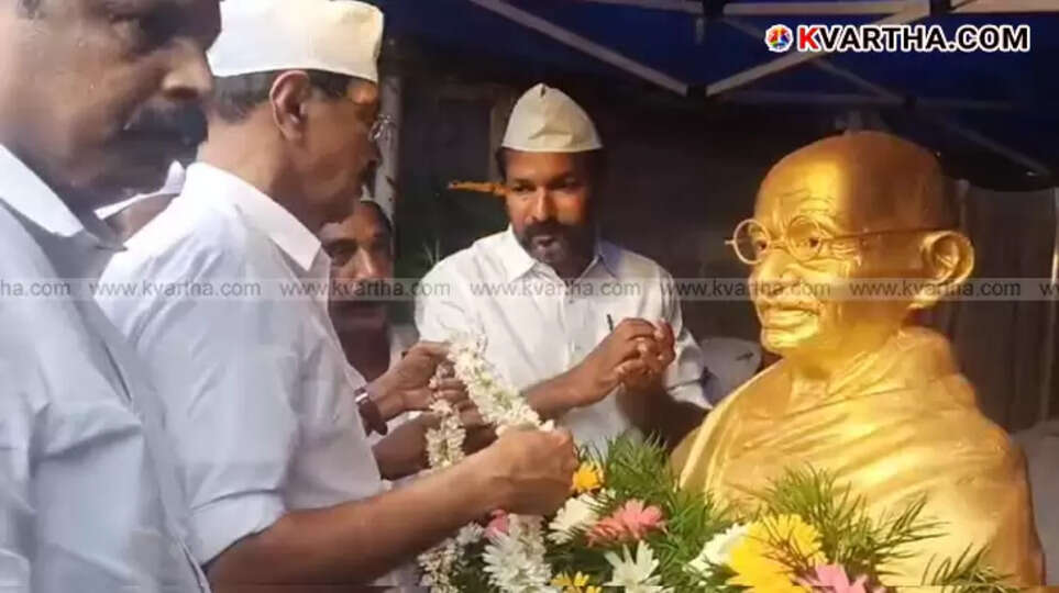 malappattom-gandhi-statue-unveiling.jpg