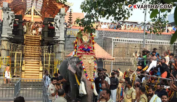 The Pallivetta ritual being performed at Sabarimala.