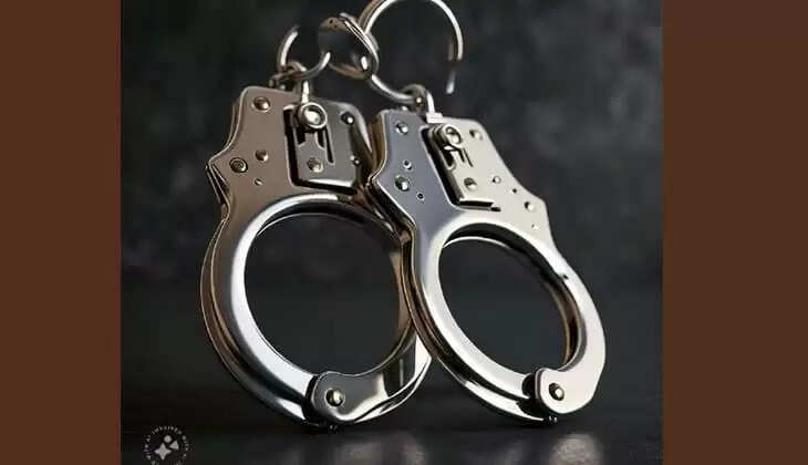 Woman Steals Gold from Mourners at Funeral, Kerala, crime, theft, gold.