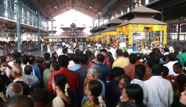 A group wedding ceremony at Guruvayoor Temple