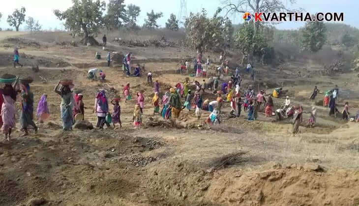 MGNREGS workers working on a rural development project