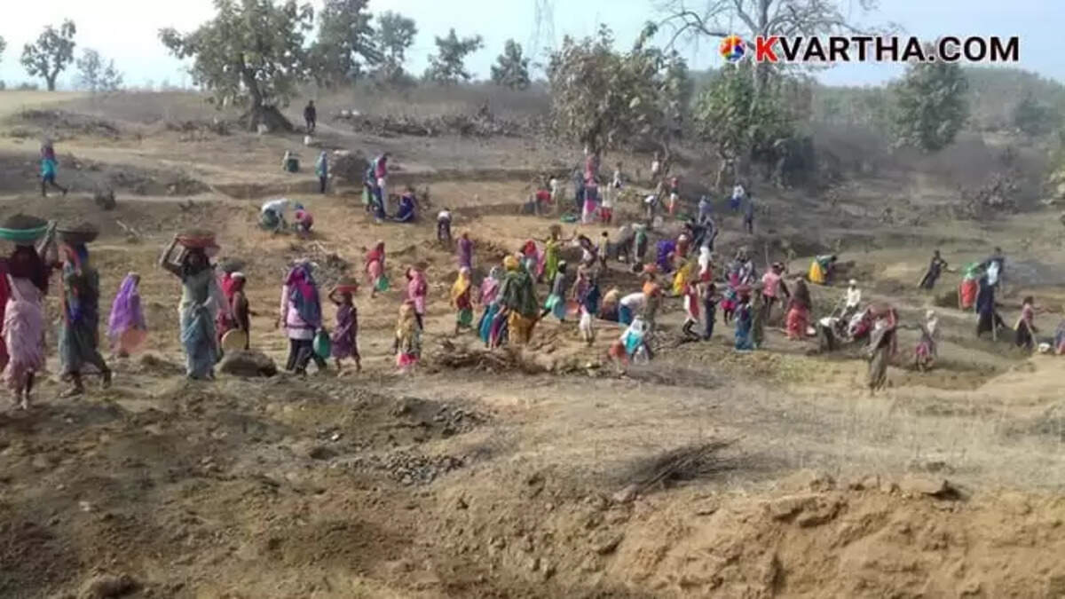 MGNREGS workers working on a rural development project