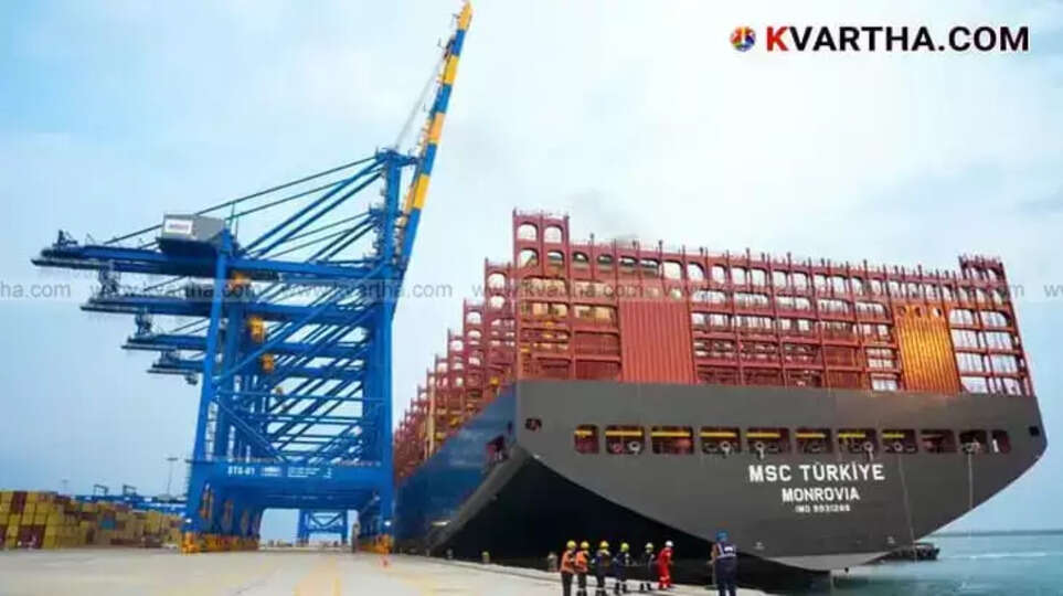  Aerial view of Vizhinjam International Seaport in Kerala, India.