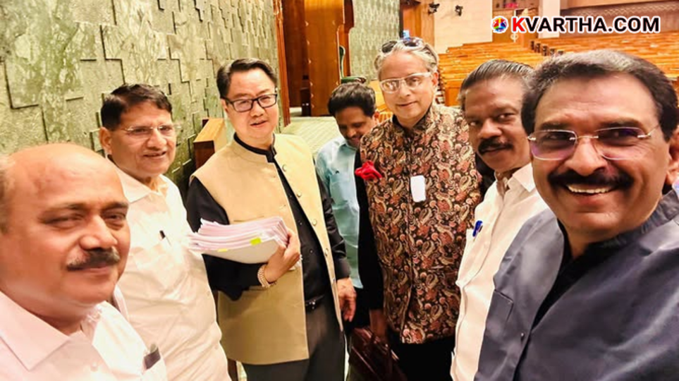 A symbolic scene of MP Shashi Tharoor speaking in Parliament and the discussions on the Women's Reservation Bill.&nbsp;