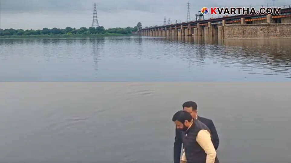 Yamuna River water pollution crisis in Delhi due to ammonia contamination