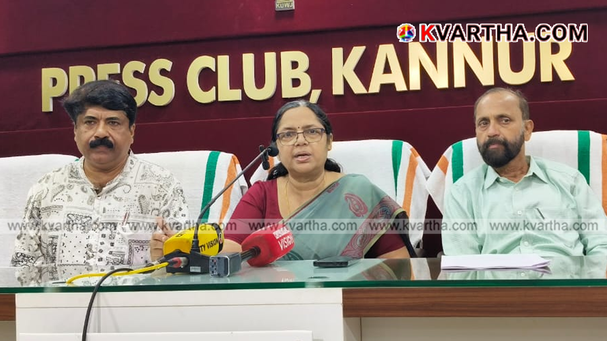 Syndicate members addressing the press meet