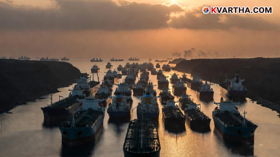 Thousands of ships waiting in a queue near the Strait of Hormuz due to conflict