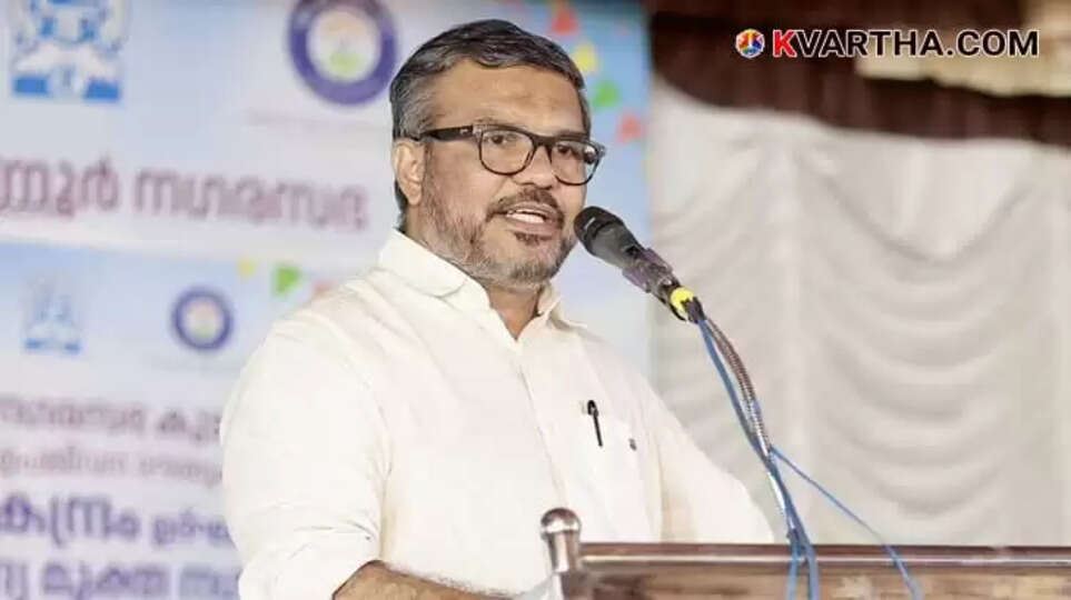 Minister MB Rajesh Criticizes Kuthannur Panchayat for Gifting Banned Plastic Bouquet