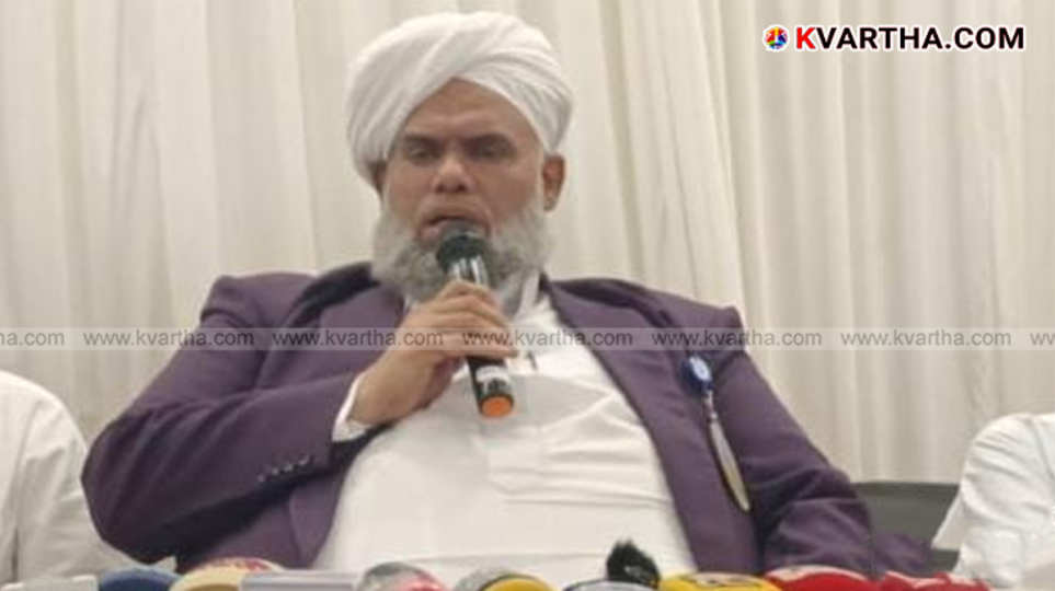 Kerala Muslim Jamaat leaders addressing press meet in Kannur