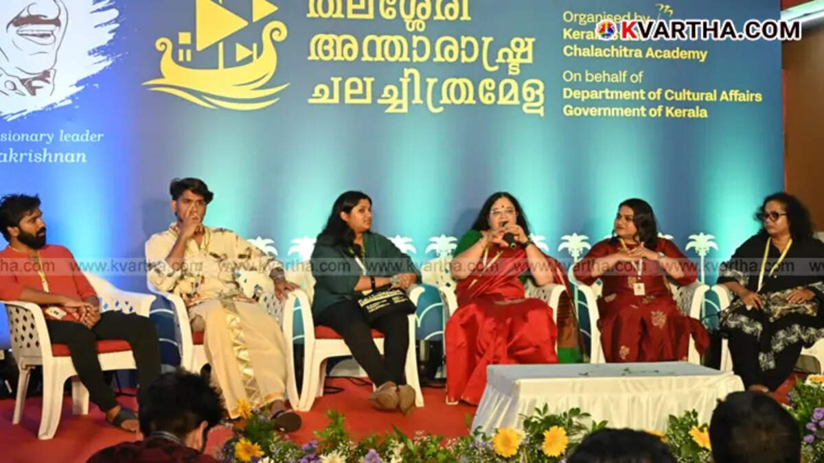 Bhagyalakshmi speaking at Thalassery IFF Open Forum