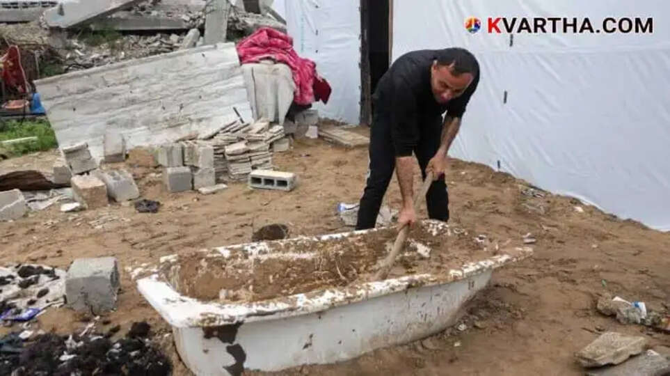  Survival in Gaza: Palestinians use mud and human hair to rebuild homes amid blockade